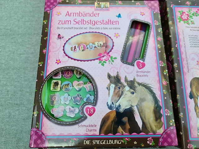 Knutsel je eigen paardenarmband - afbeelding 3 van  3