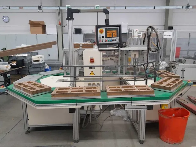 Koch blister caroucel - afbeelding 1 van  9