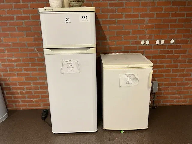 Koel-/vriescombinatie indesit raaa29 en 1 tafelmodel koelkast - afbeelding 1 van  4