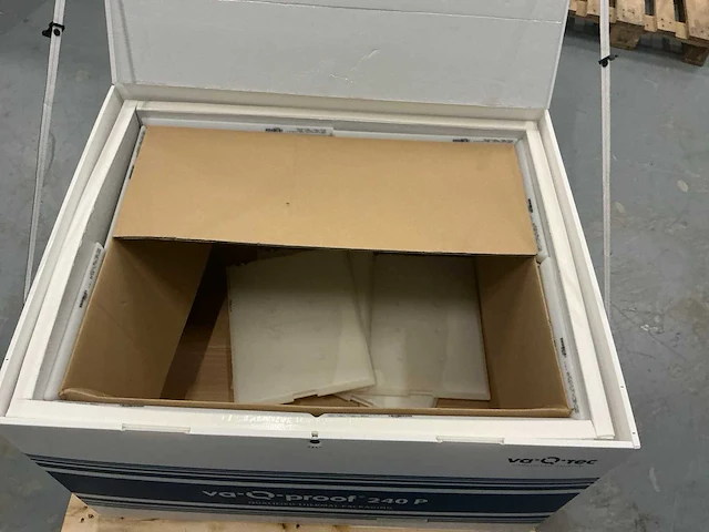 Koelbox inhoud 240 liter met koelementen - afbeelding 2 van  6