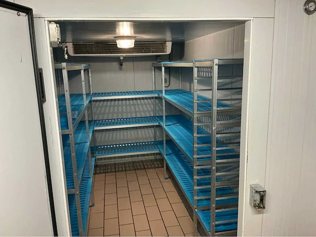 Koelcel met rekken koelcel - afbeelding 1 van  8