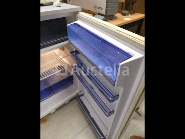Koelkast en magnetron - afbeelding 3 van  6