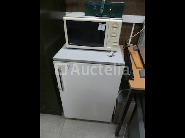 Koelkast en magnetron - afbeelding 6 van  6