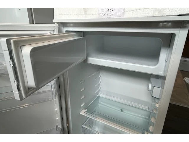 Koelkast met vriesvak zanussi - afbeelding 4 van  7