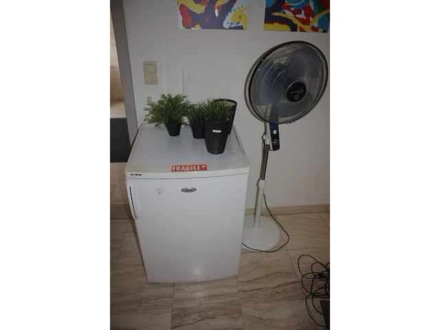 Koelkast tafel model whirlpool, ventilator rowenta (60,62) - afbeelding 1 van  4