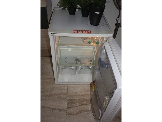 Koelkast tafel model whirlpool, ventilator rowenta (60,62) - afbeelding 2 van  4