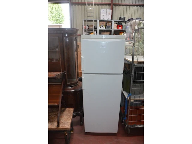 Koelkast/diepvries combi miele , 2 dozen divers keukengerief - afbeelding 1 van  6