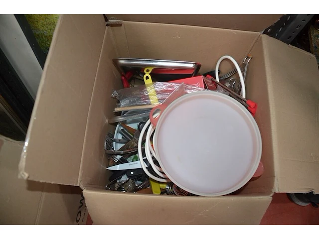 Koelkast/diepvries combi miele , 2 dozen divers keukengerief - afbeelding 5 van  6