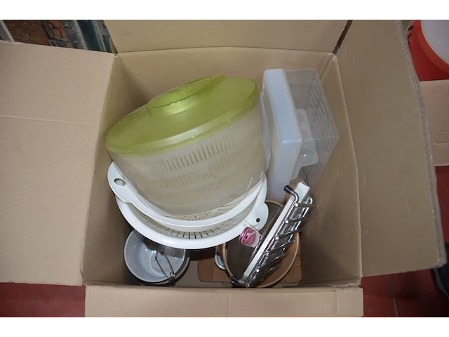 Koelkast/diepvries combi miele , 2 dozen divers keukengerief - afbeelding 6 van  6