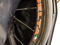 Koersfiets scato + toebehoren - afbeelding 3 van  15