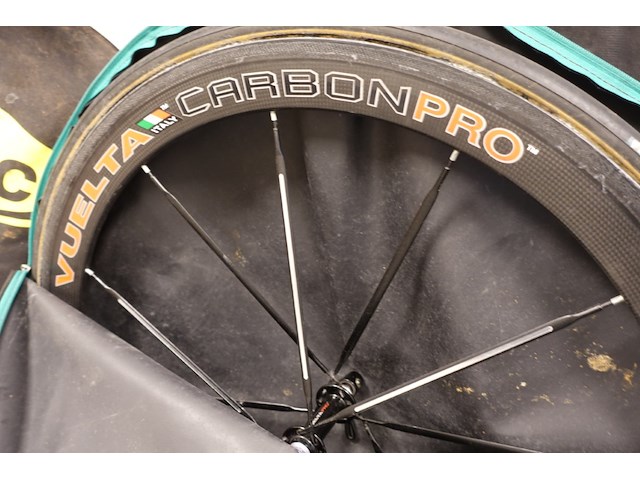 Koersfiets scato + toebehoren - afbeelding 4 van  15