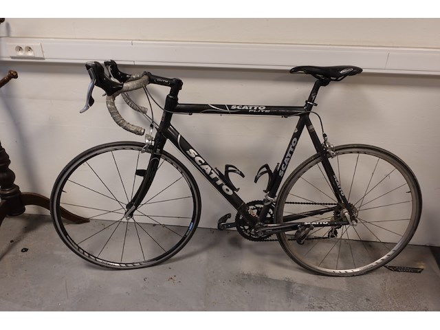 Koersfiets scato + toebehoren - afbeelding 1 van  15