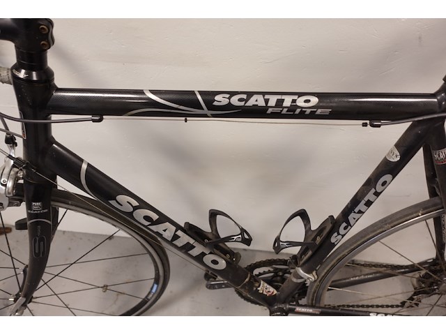 Koersfiets scato + toebehoren - afbeelding 8 van  15