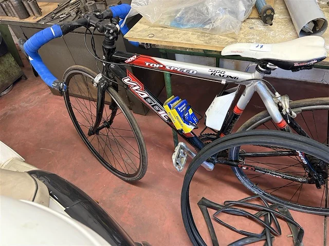 Koersfiets - afbeelding 1 van  8