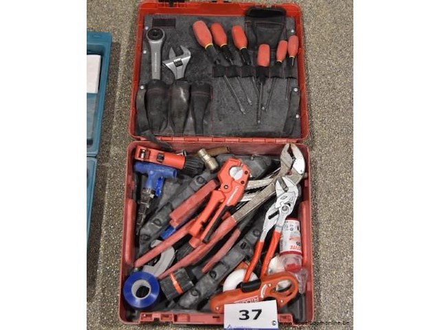 Koffer inhoudend handgereedschappen - afbeelding 1 van  1