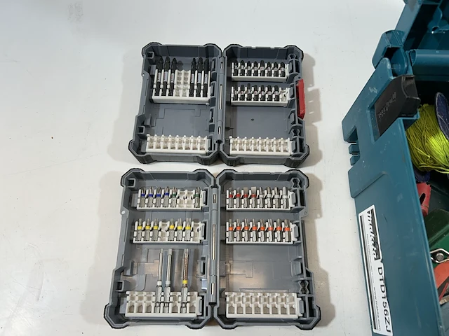 Koffer makita met diverse materialen - afbeelding 2 van  3
