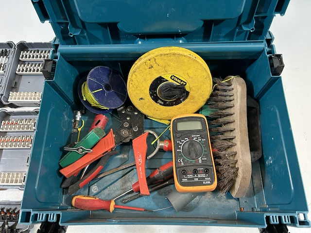 Koffer makita met diverse materialen - afbeelding 3 van  3