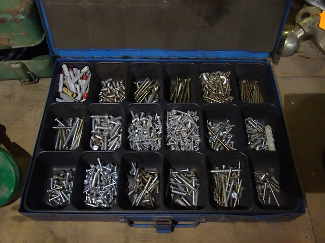 Koffer met assortiment vijzen - afbeelding 2 van  2