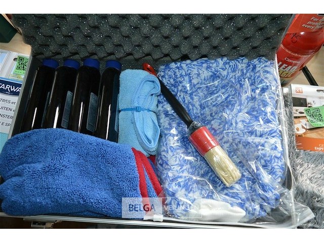 Koffer met carwash benodigdheden - afbeelding 2 van  4