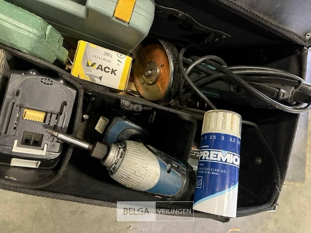 Koffer met diverse materialen - afbeelding 3 van  3