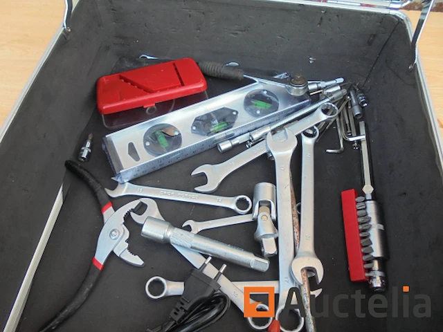 Koffer met doppen en gereedschap - afbeelding 1 van  4