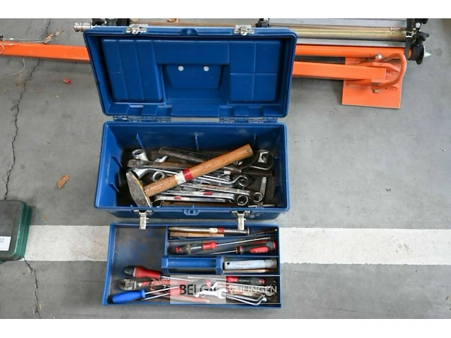 Koffer met gereedschap - afbeelding 1 van  2