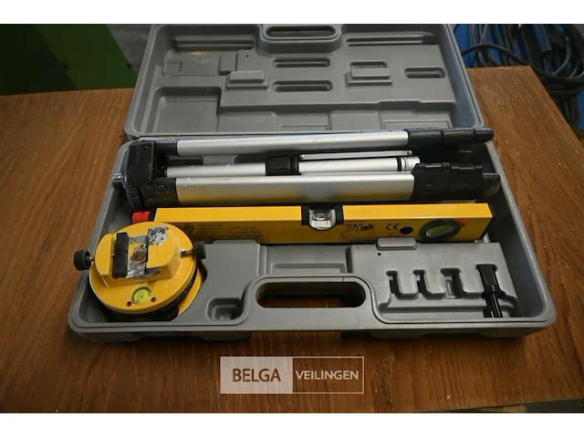 Koffer met laserapparatuur - afbeelding 1 van  5