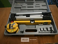 Koffer met laserapparatuur - afbeelding 1 van  5