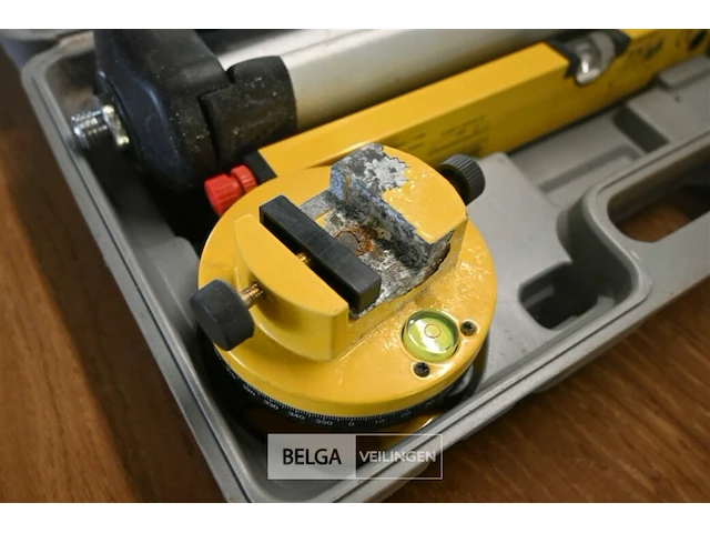Koffer met laserapparatuur - afbeelding 2 van  5