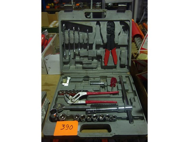 Koffer met materiaal - afbeelding 1 van  3