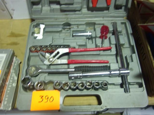 Koffer met materiaal - afbeelding 3 van  3