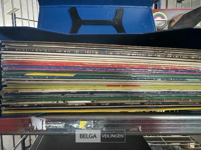 Koffertje met allerlei vinylplaten - afbeelding 3 van  4