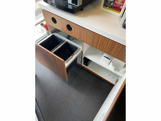 Koffie meubel excl. toestellen en toebehoren - afbeelding 2 van  3