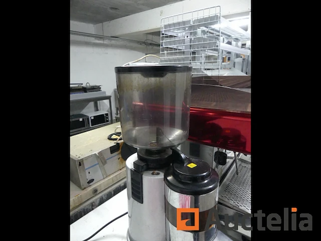 Koffiemachine met astoria molen model onbekend - afbeelding 2 van  12