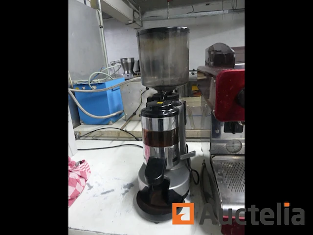 Koffiemachine met astoria molen model onbekend - afbeelding 12 van  12