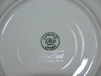 Koffie/thee set limoges bestaande uit 14 tassen met ondertas, melkkan, suikerpot, koffie/thee pot, 14 dessertbordjes - afbeelding 4 van  8