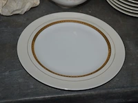 Koffie/thee set limoges bestaande uit 14 tassen met ondertas, melkkan, suikerpot, koffie/thee pot, 14 dessertbordjes - afbeelding 6 van  8