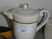 Koffie/thee set limoges bestaande uit 14 tassen met ondertas, melkkan, suikerpot, koffie/thee pot, 14 dessertbordjes - afbeelding 7 van  8