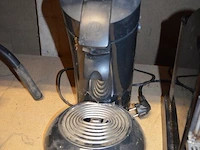 Koffiezet senseo, koffiezet nespresso magimix, pvc wasmand gevuld met tassen e.a. - afbeelding 2 van  6
