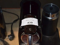 Koffiezet senseo, koffiezet nespresso magimix, pvc wasmand gevuld met tassen e.a. - afbeelding 3 van  6