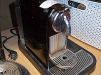 Koffiezet senseo, koffiezet nespresso magimix, pvc wasmand gevuld met tassen e.a. - afbeelding 5 van  6