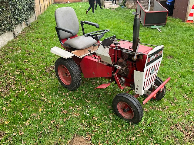 Köhler - magnum - ride on lawn mower - afbeelding 8 van  13