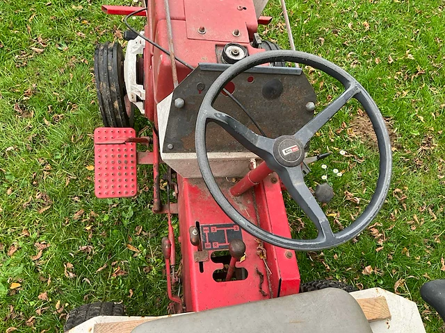 Köhler - magnum - ride on lawn mower - afbeelding 12 van  13
