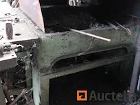 Kolen smederij met metalen werkbank - afbeelding 5 van  9
