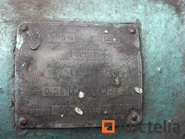 Kolen smederij met metalen werkbank - afbeelding 6 van  9