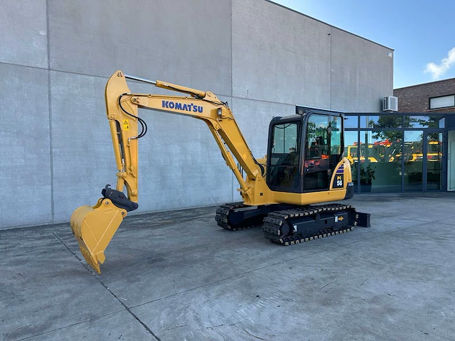 Komatsu - 2013 - pc56-7 - midigraafmachine - afbeelding 1 van  38