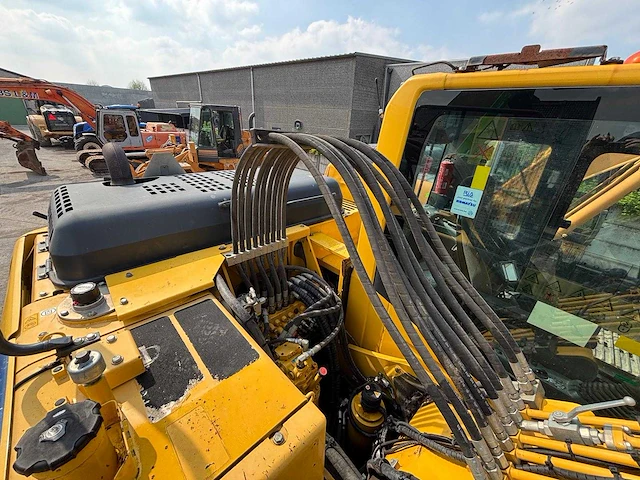 Komatsu - 2016 - pw160-8 - banden graafmachine - afbeelding 4 van  34