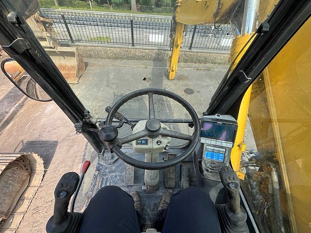 Komatsu - 2016 - pw160-8 - banden graafmachine - afbeelding 15 van  34