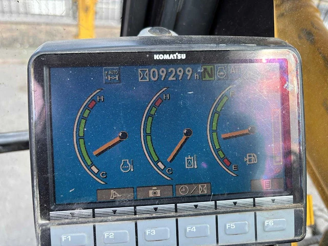Komatsu - 2016 - pw160-8 - banden graafmachine - afbeelding 21 van  34