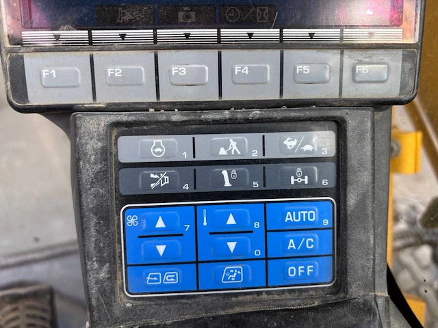 Komatsu - 2016 - pw160-8 - banden graafmachine - afbeelding 22 van  34